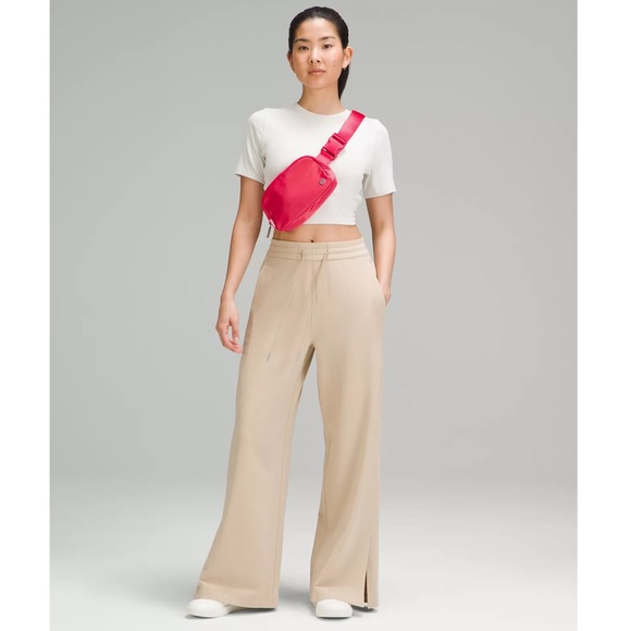 Lululemon Everywhere Belt Bag Cherry Mist Crossbody Bag Waist Bag NWT - Picture 4 of 12